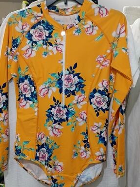 AS ROSE RICH LONG-SLEEVE FLORAL ZIP-FRONT RASH GUARD SWIMSUIT SIZE LARGE NWT
